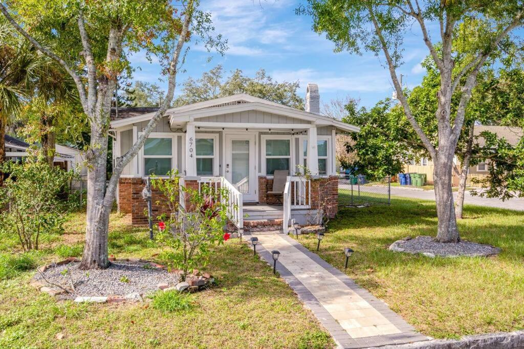 Cozy Bungalow With Patio & Grill, Private And Location Тампа Экстерьер фото